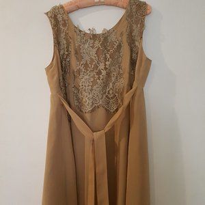 Short detailed dress